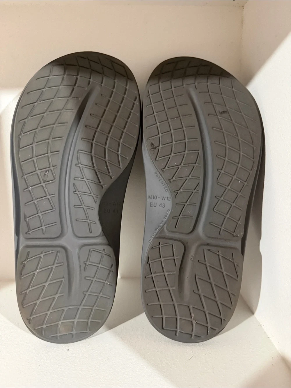 Oofos Ooahh Recovery Slides Grey Men’s Size 10 Women’s 11